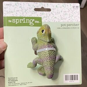 🎀 5 for $25 🎀 The Spring Shop Green and Yellow Lizard Pot Percher